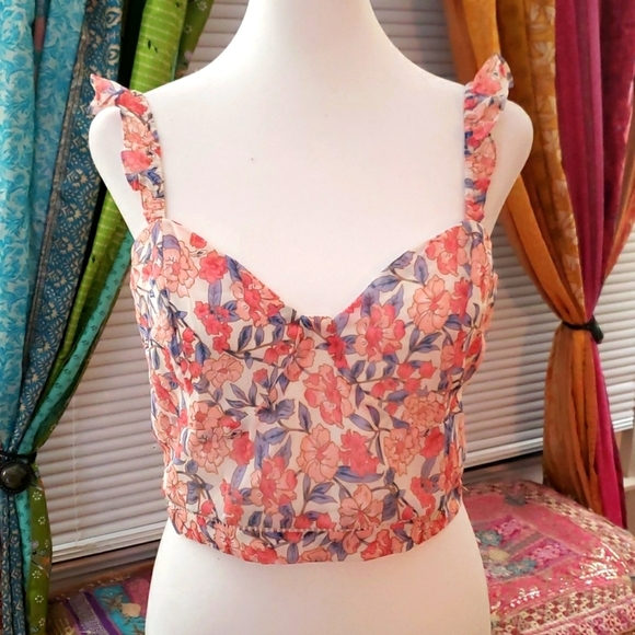 Kendall & Kylie Tops - Floral Crop Top
